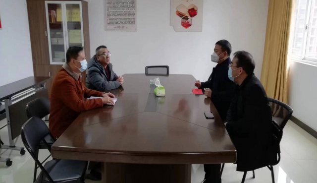 市住建局慰问吉房物业公司一线困难党员